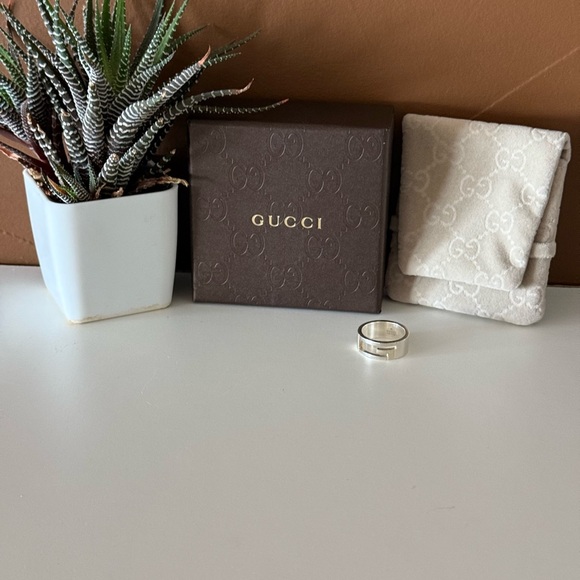 Gucci Band G Cutout Unisex Ring – Women’s Size 7 – Very Good Preowned Condition - Picture 1 of 5